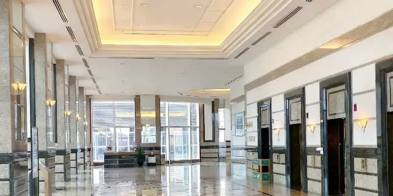 大樓的入口和正面。