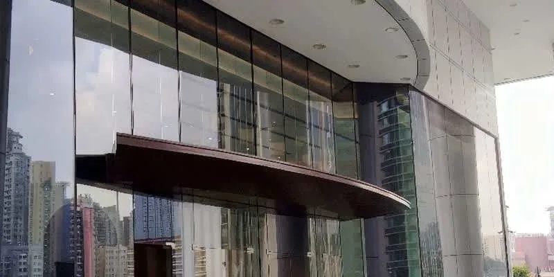 大樓的入口和正面。