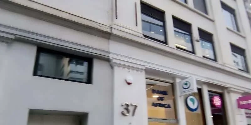 大樓的入口和正面。