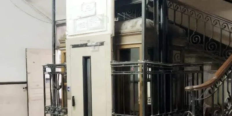 大樓內部。