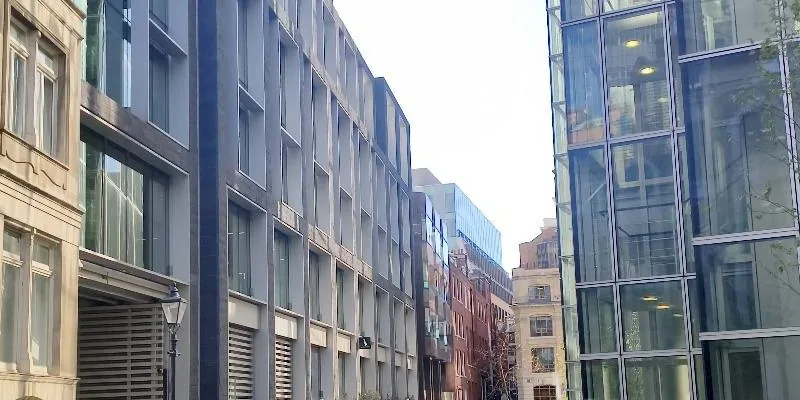 大樓的入口和正面。