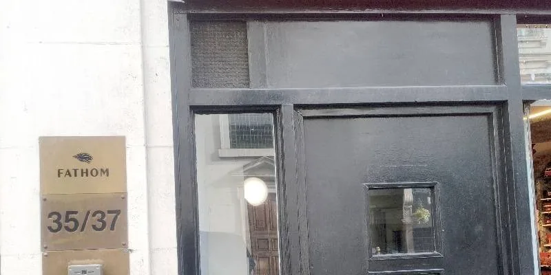 大樓的入口和正面。