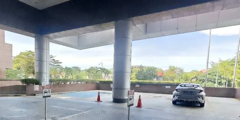 大樓的入口和正面。