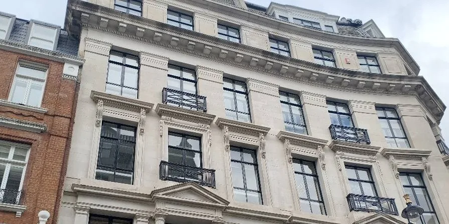 攝政街與 Maddox Street 轉角的 International House。