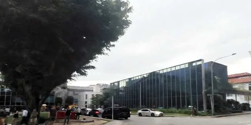 大樓的入口和正面。