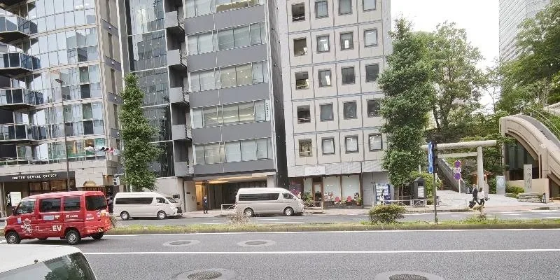 大樓的入口和正面。