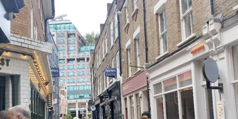 大樓的入口和正面。