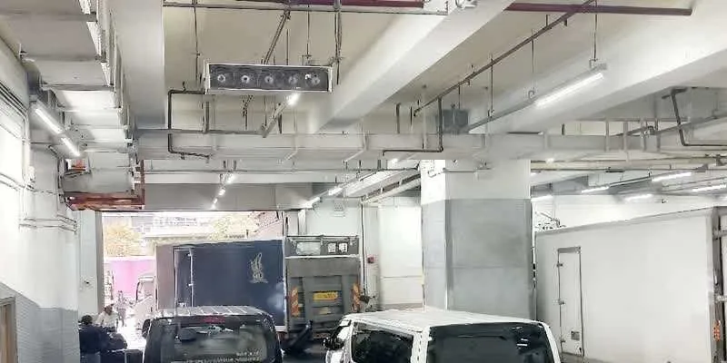 大樓的入口和正面。